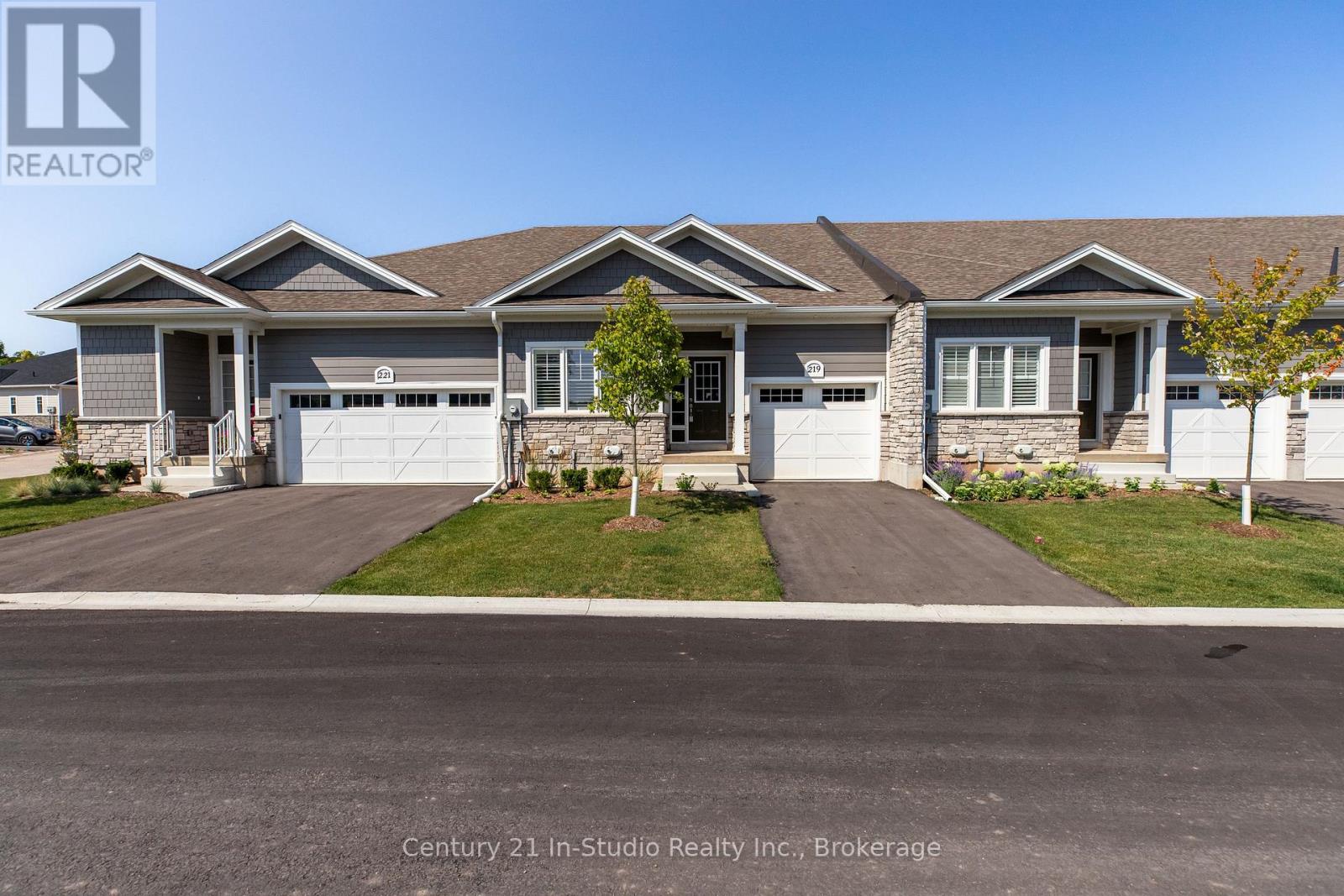 219 Ironwood Way, Georgian Bluffs, Ontario  N0H 1S0 - Photo 2 - X12420526
