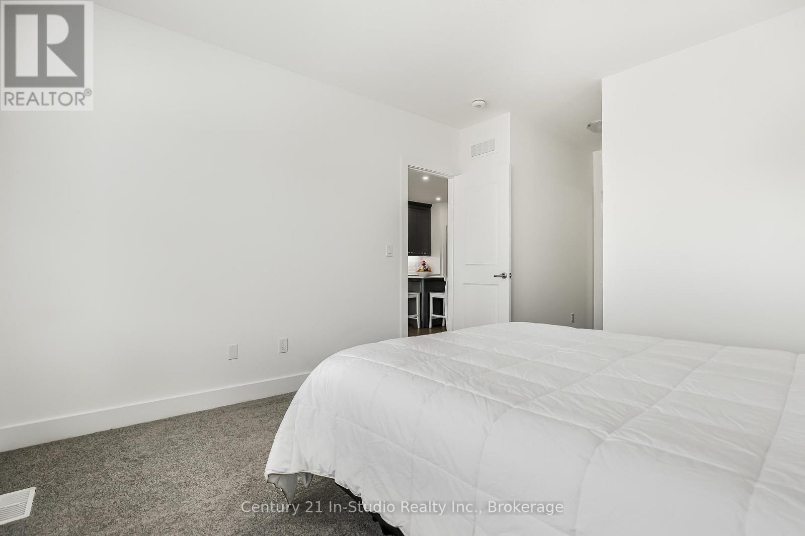 219 Ironwood Way, Georgian Bluffs, Ontario  N0H 1S0 - Photo 20 - X12420526