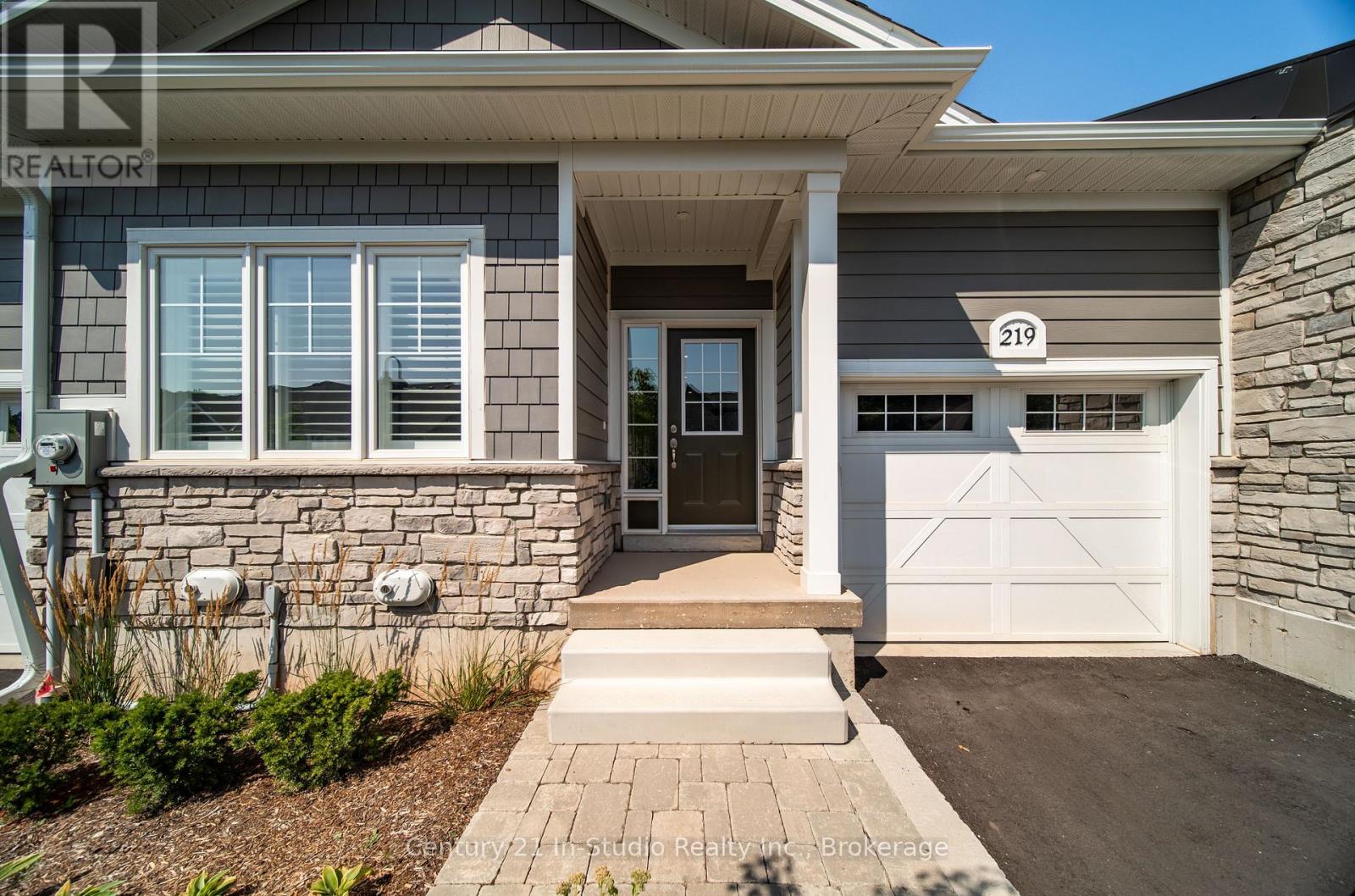 219 Ironwood Way, Georgian Bluffs, Ontario  N0H 1S0 - Photo 4 - X12420526