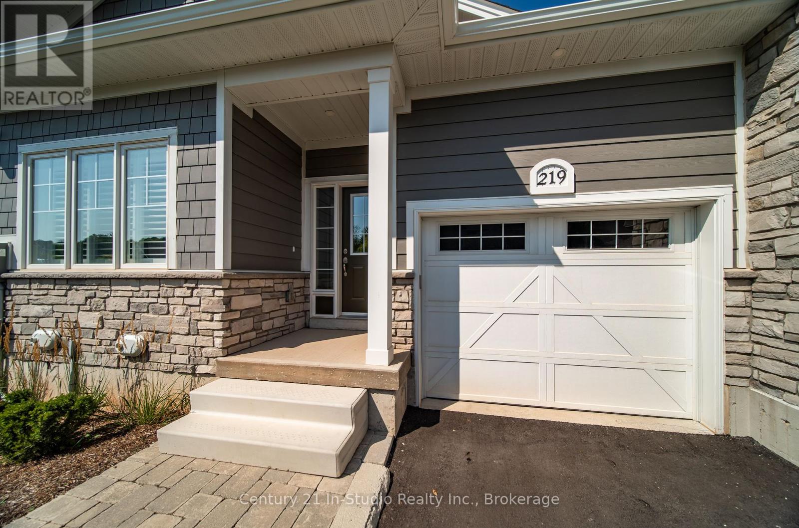 219 Ironwood Way, Georgian Bluffs, Ontario  N0H 1S0 - Photo 5 - X12420526