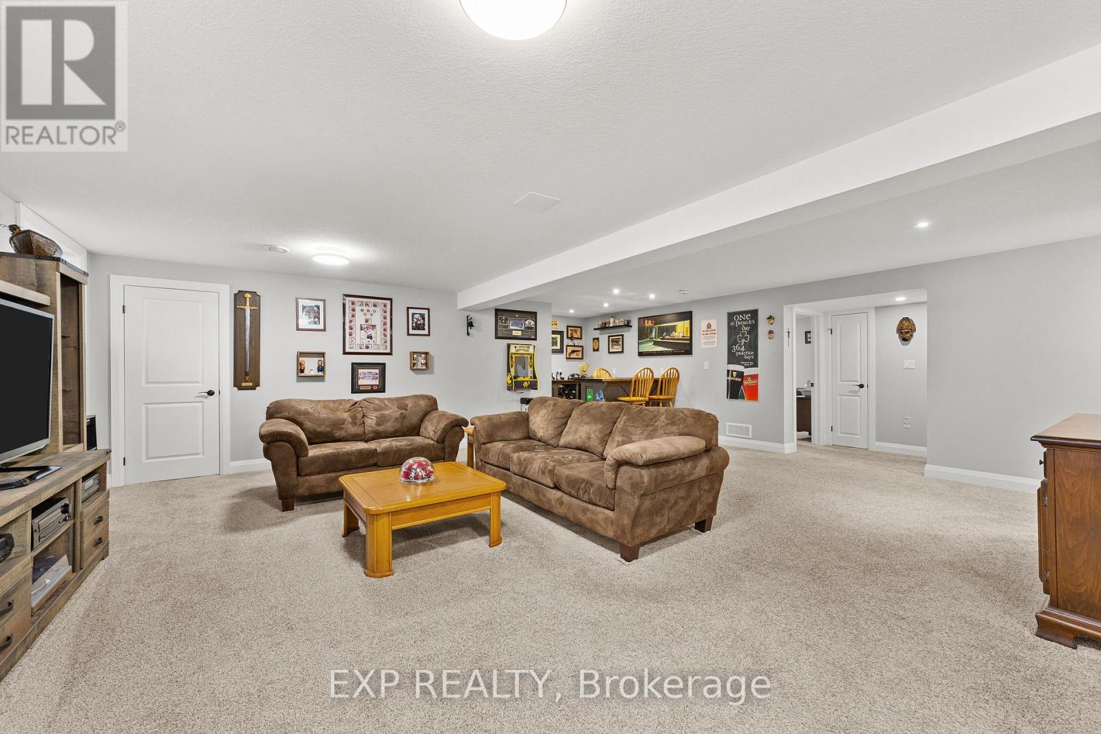 46 Collins Way, Strathroy-Caradoc, Ontario  N7G 0E5 - Photo 37 - X12420507