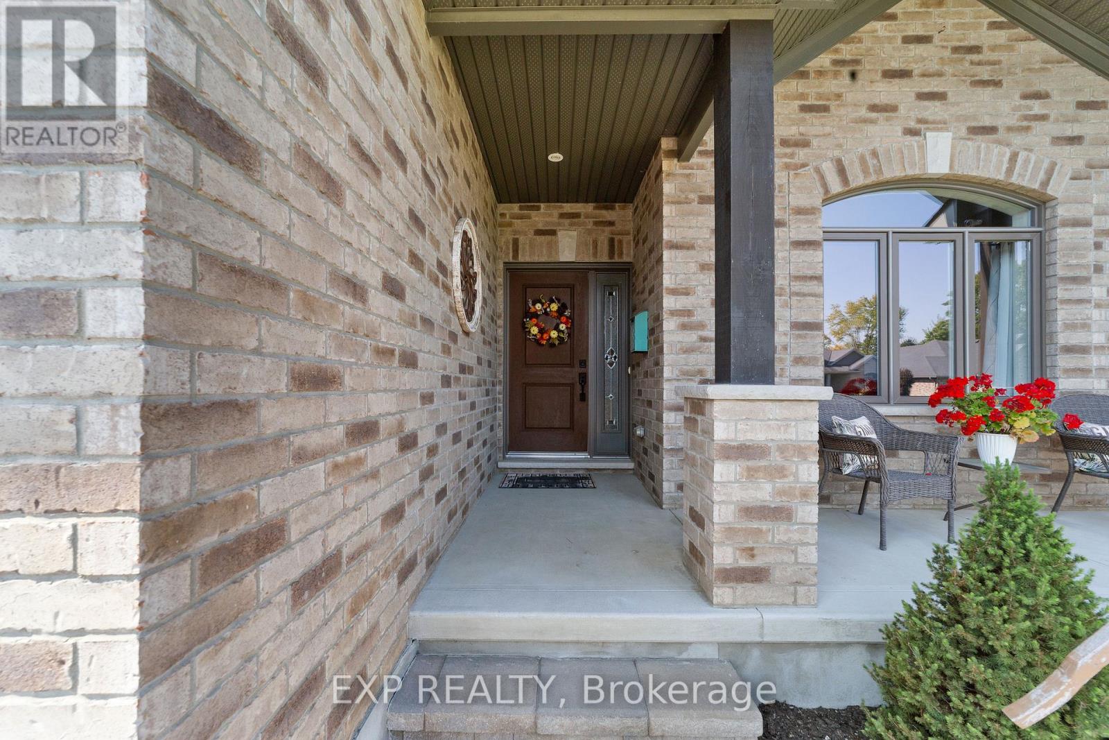 46 Collins Way, Strathroy-Caradoc, Ontario  N7G 0E5 - Photo 9 - X12420507