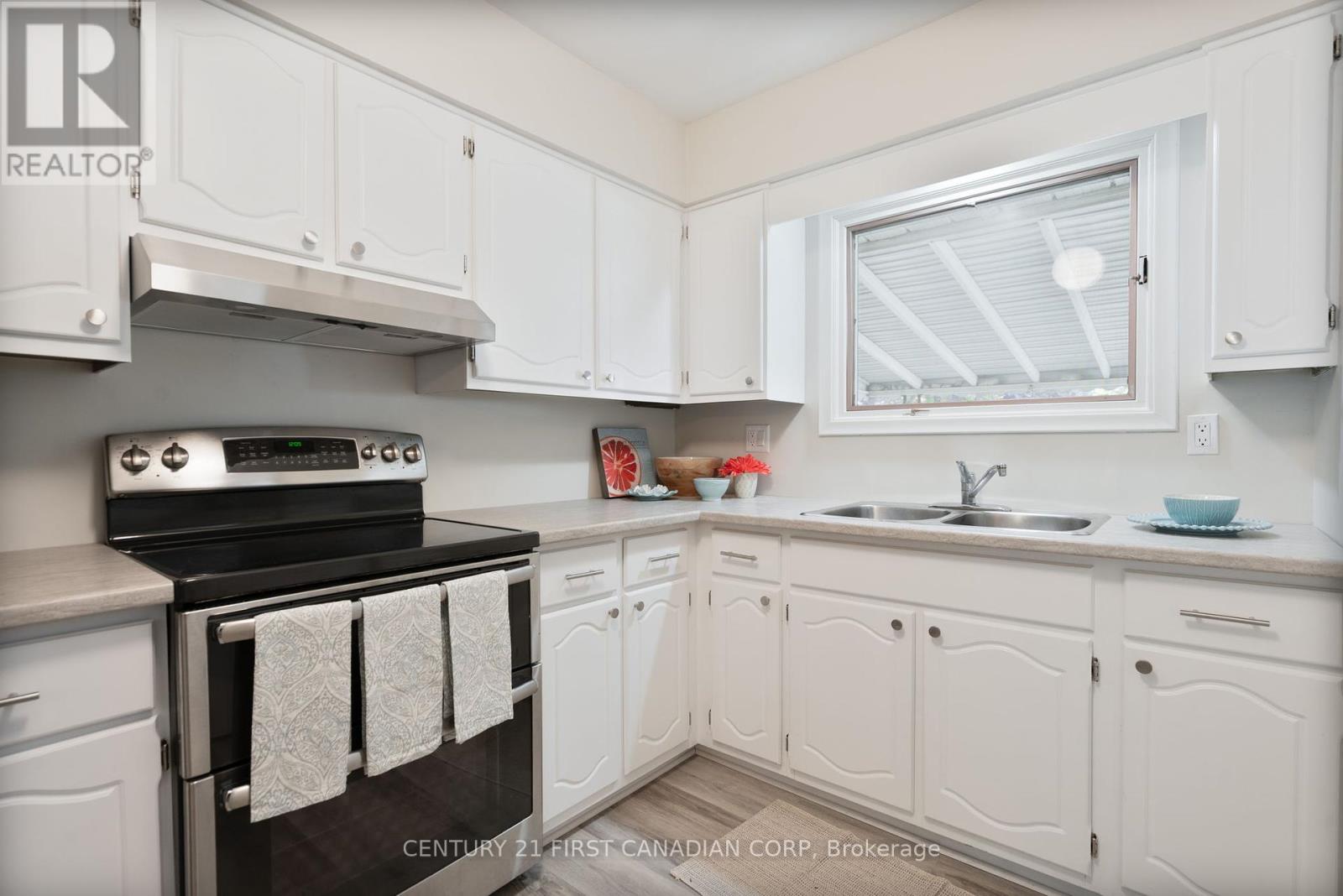 456 Maple Street, Strathroy-Caradoc, Ontario  N7G 3N1 - Photo 10 - X12420513