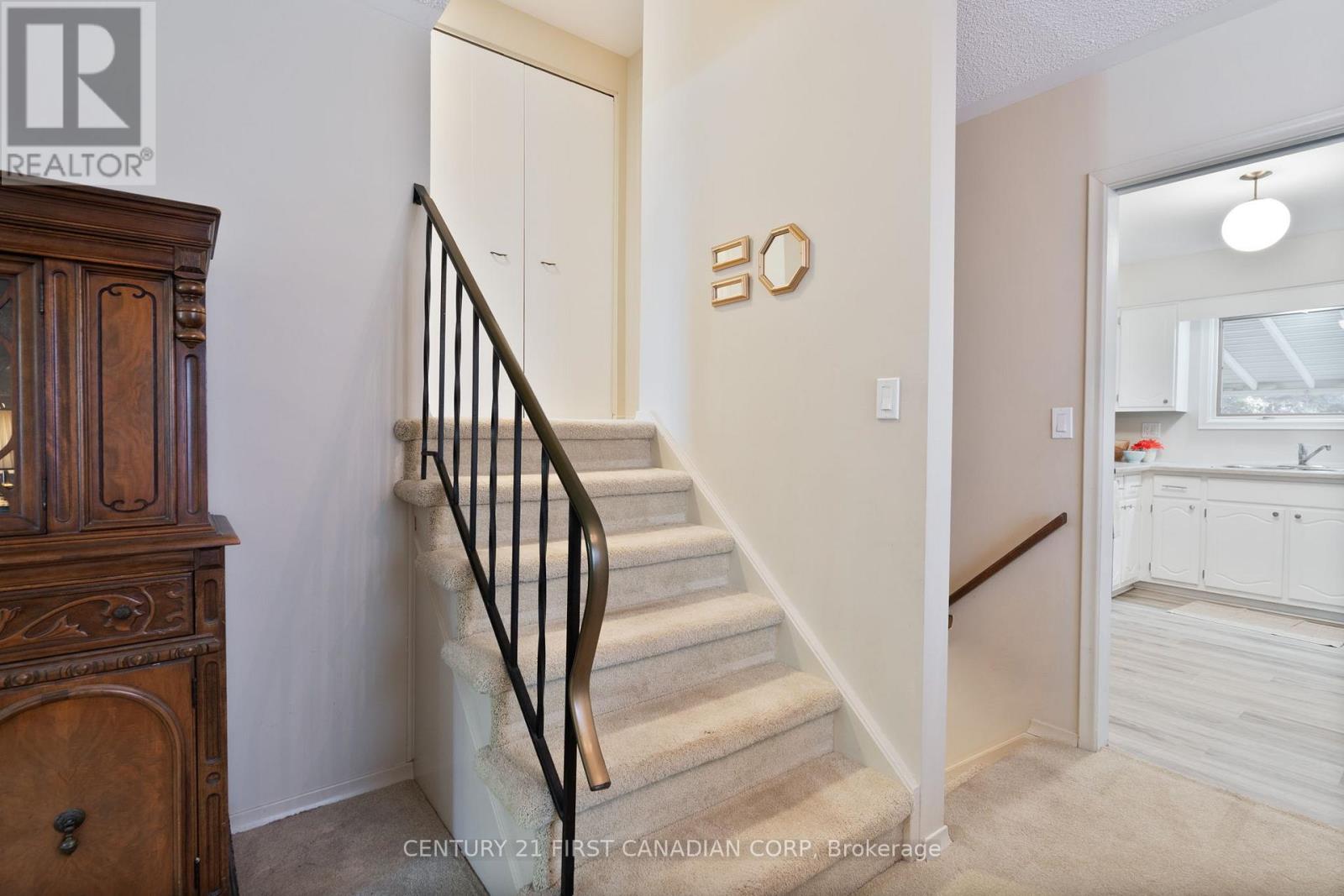 456 Maple Street, Strathroy-Caradoc, Ontario  N7G 3N1 - Photo 12 - X12420513