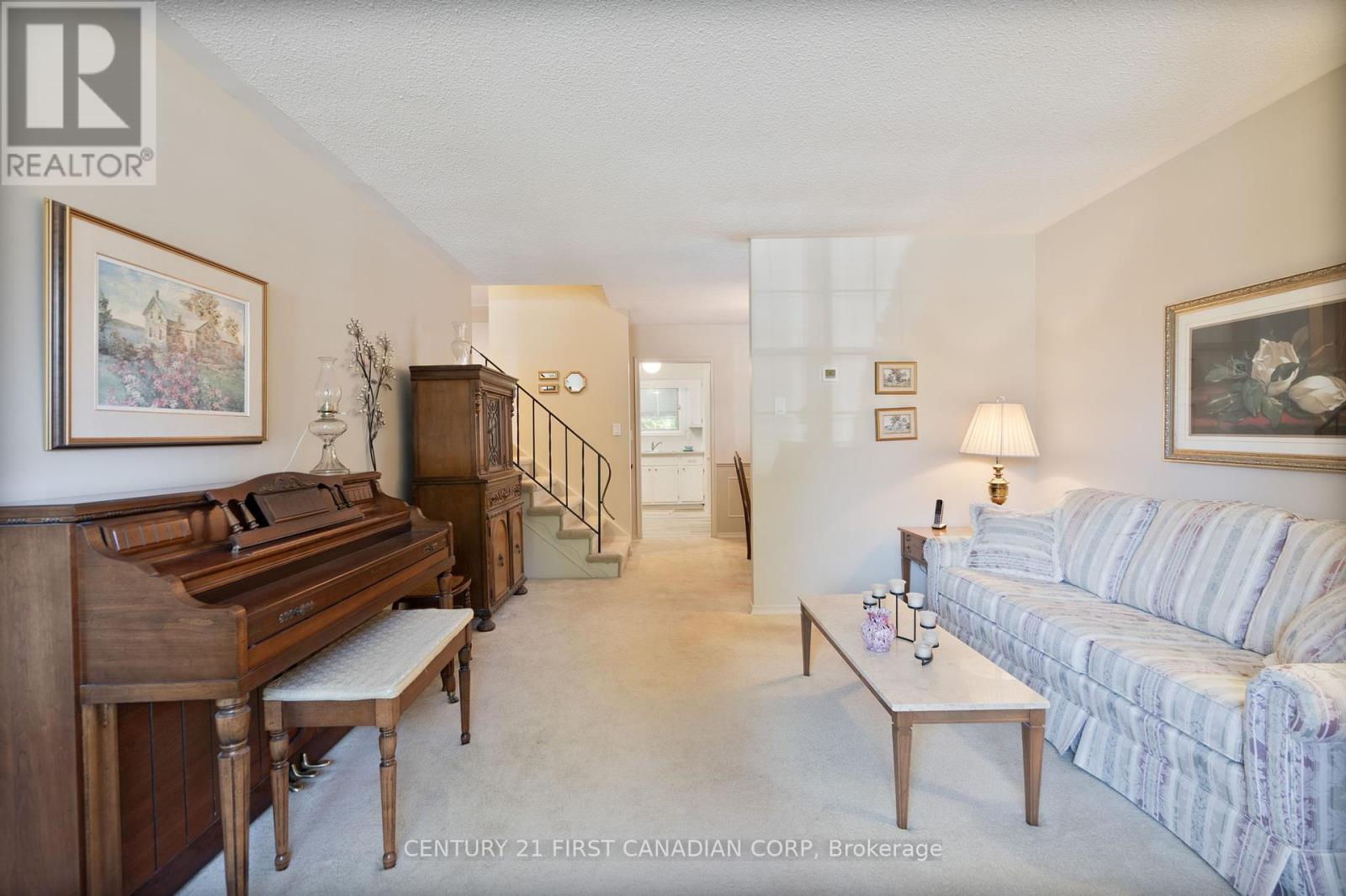 456 Maple Street, Strathroy-Caradoc, Ontario  N7G 3N1 - Photo 5 - X12420513