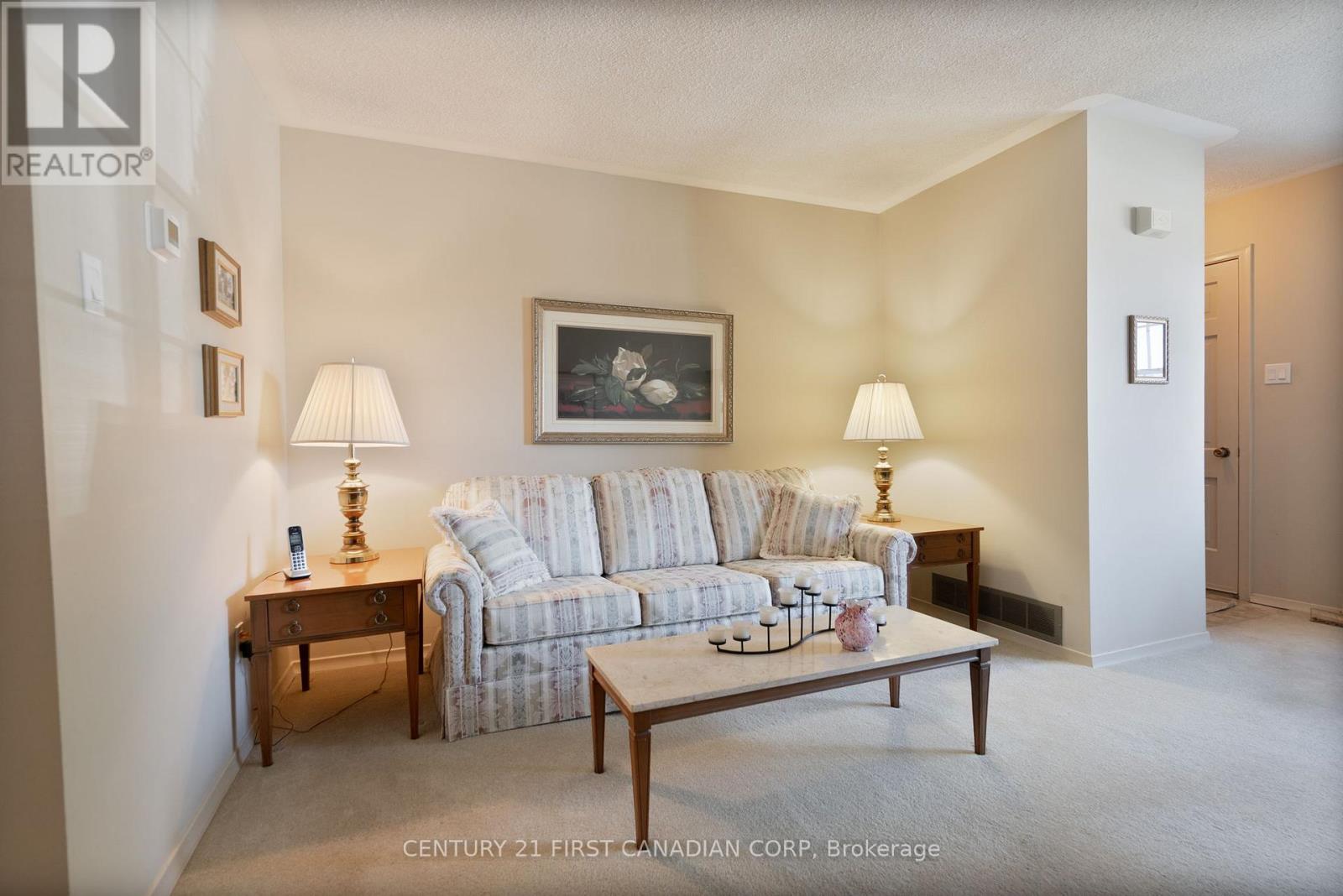 456 Maple Street, Strathroy-Caradoc, Ontario  N7G 3N1 - Photo 6 - X12420513