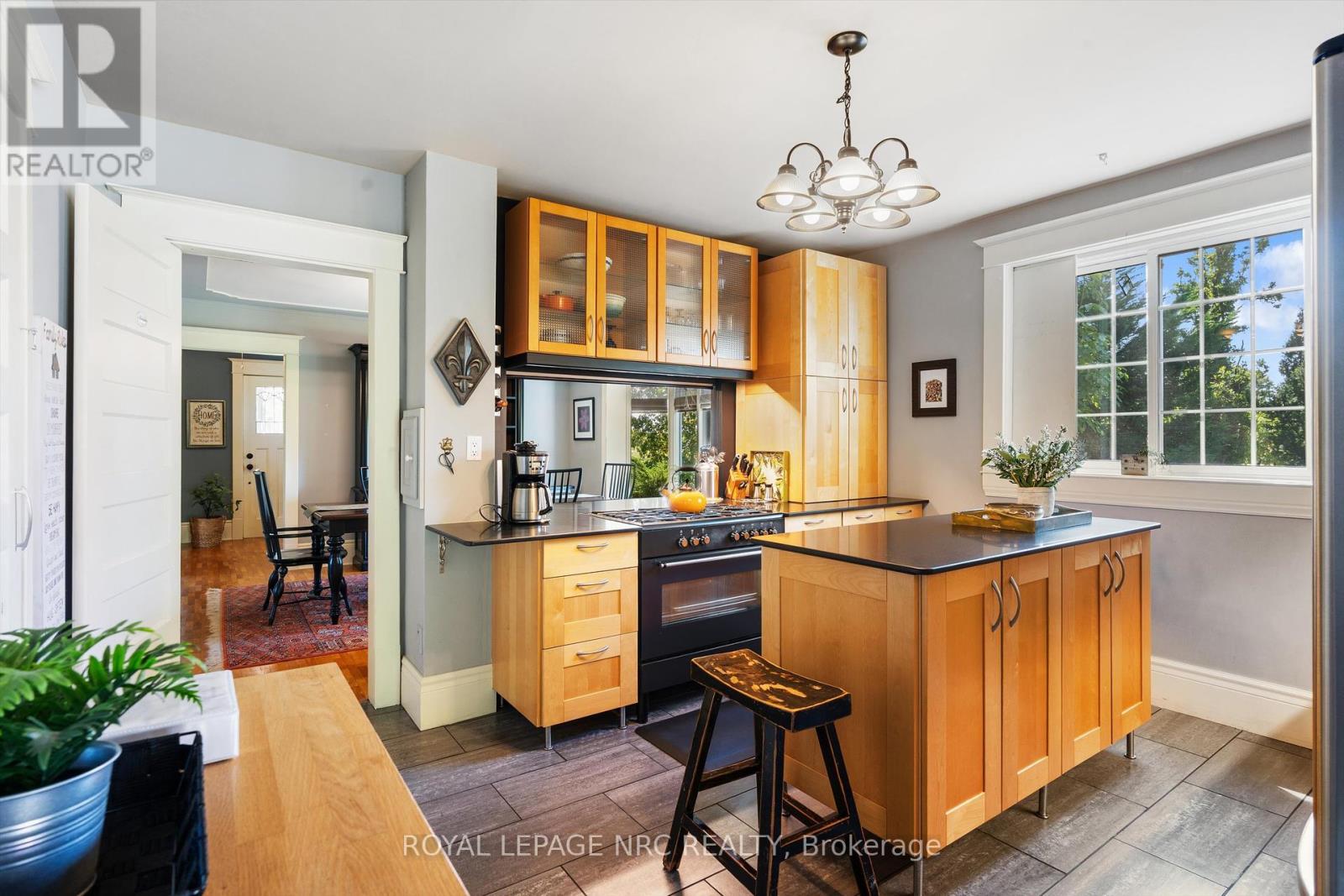 326 Lakeshore Road, Niagara-On-The-Lake, Ontario  L0S 1J0 - Photo 11 - X12420534