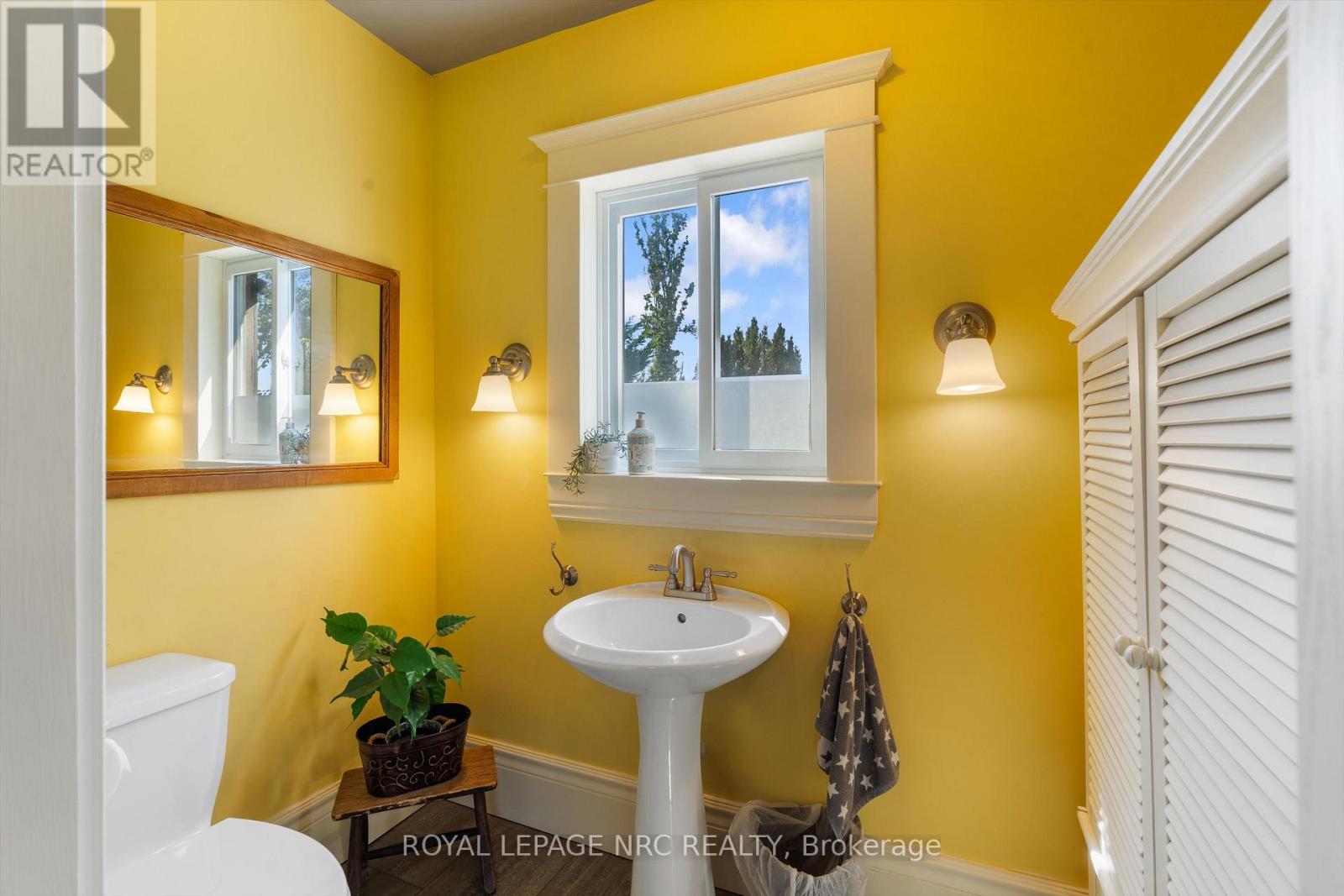 326 Lakeshore Road, Niagara-On-The-Lake, Ontario  L0S 1J0 - Photo 19 - X12420534