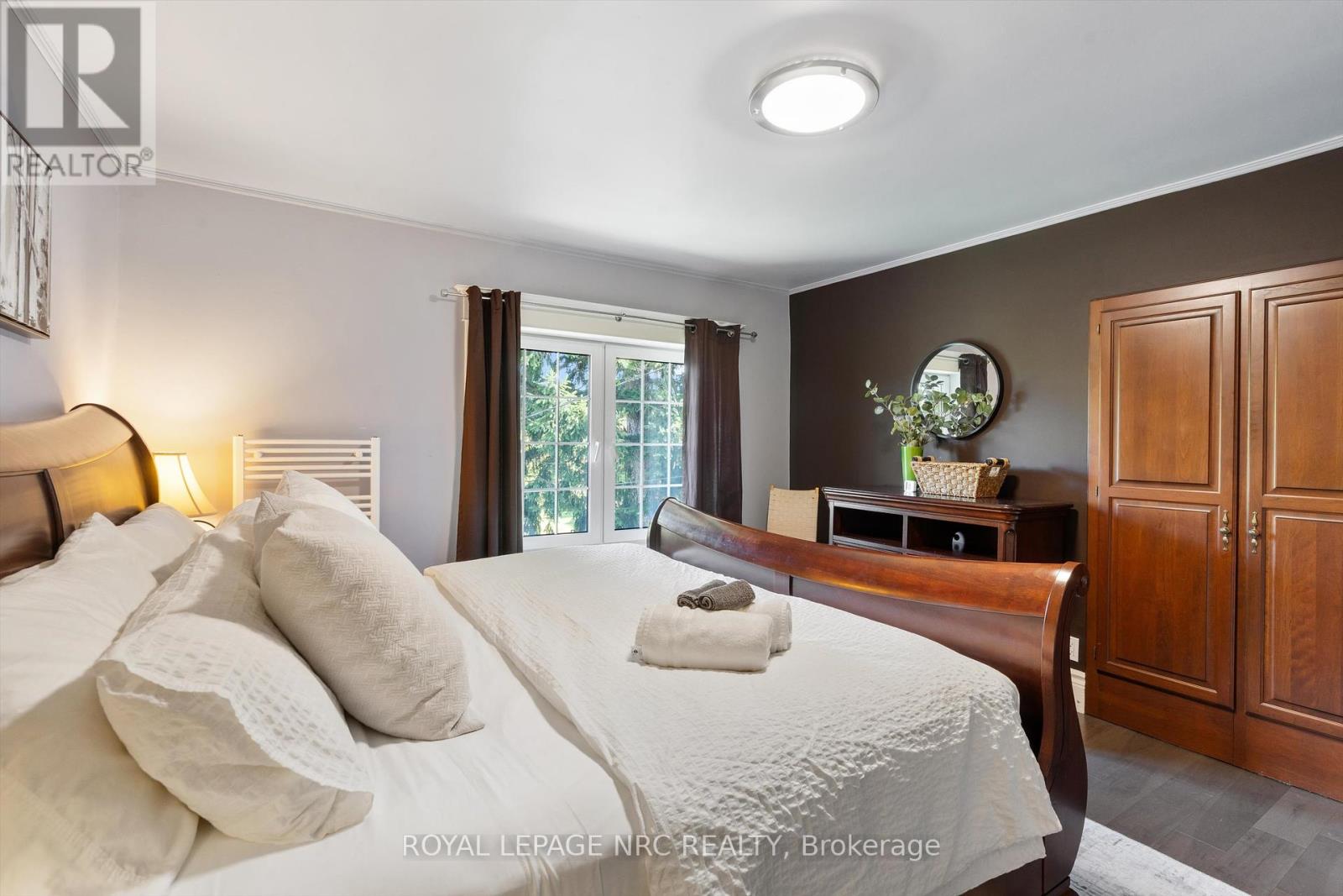326 Lakeshore Road, Niagara-On-The-Lake, Ontario  L0S 1J0 - Photo 24 - X12420534