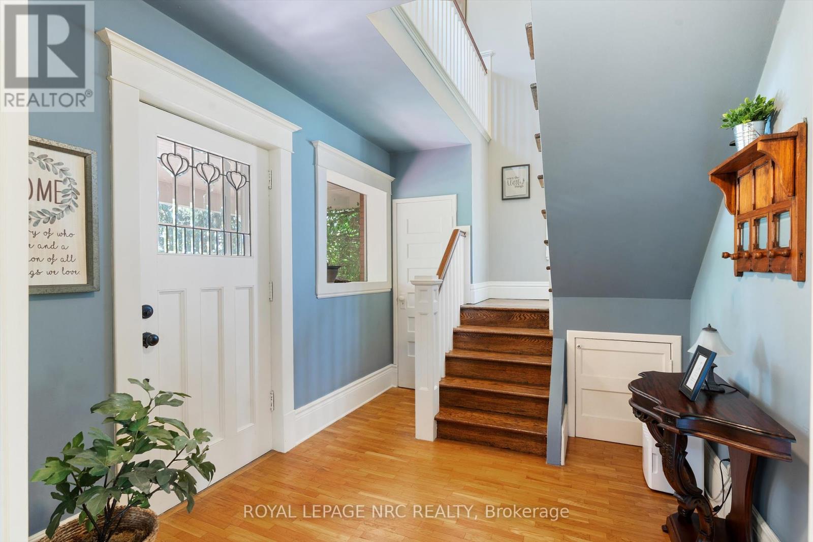 326 Lakeshore Road, Niagara-On-The-Lake, Ontario  L0S 1J0 - Photo 6 - X12420534