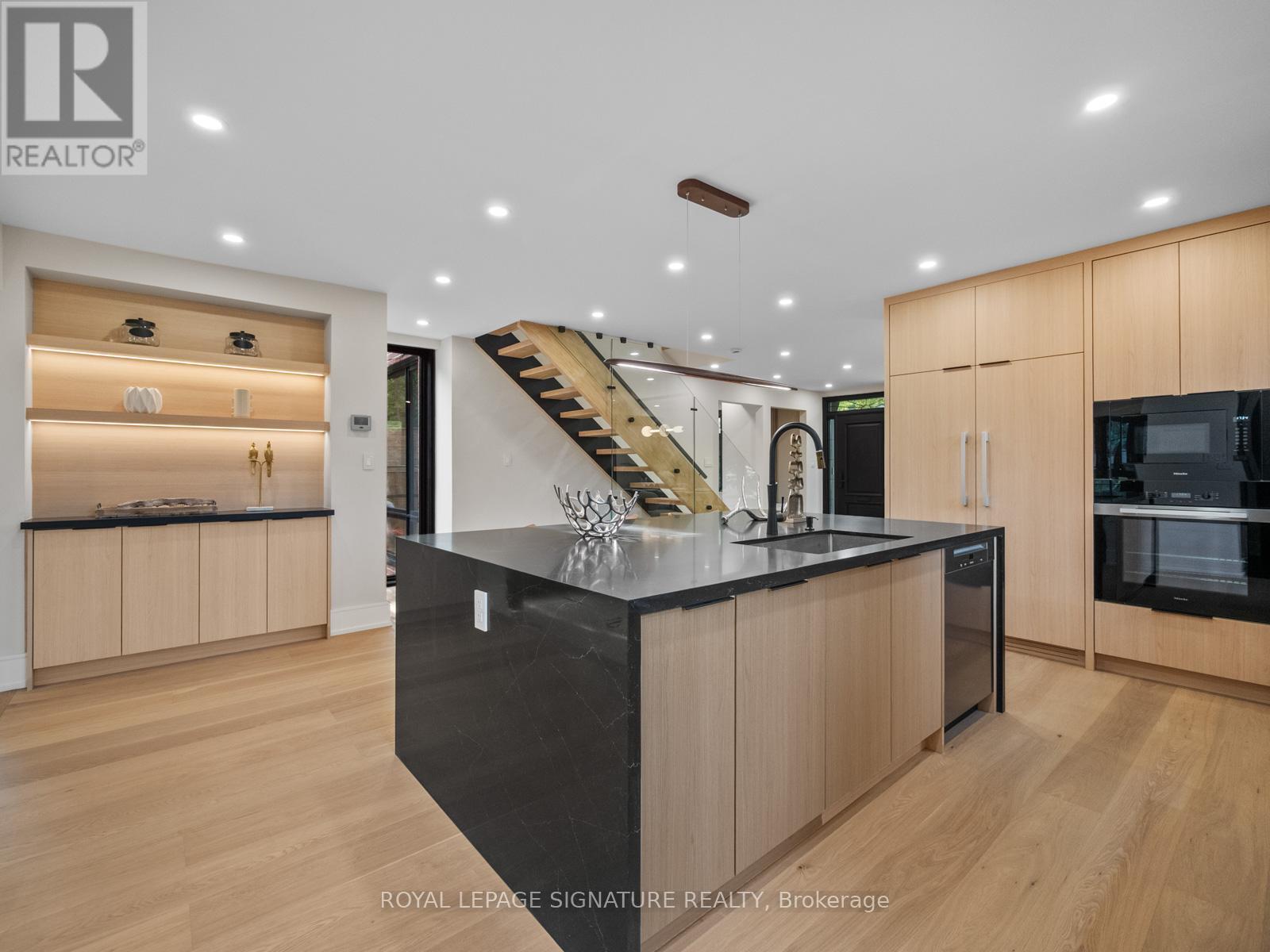 137 Cheltenham Avenue, Toronto, Ontario  M4N 1R1 - Photo 13 - C12420486