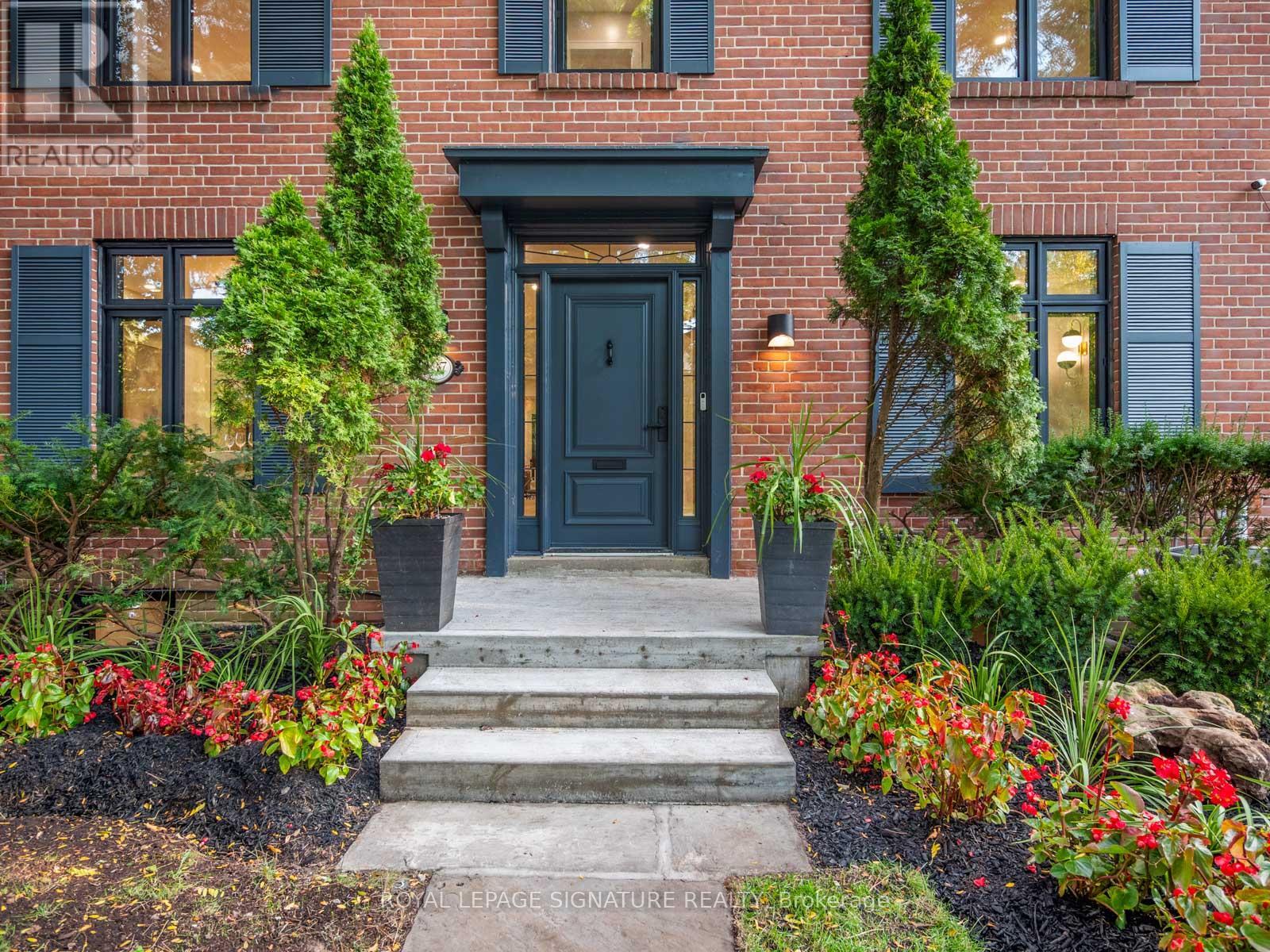 137 Cheltenham Avenue, Toronto, Ontario  M4N 1R1 - Photo 3 - C12420486