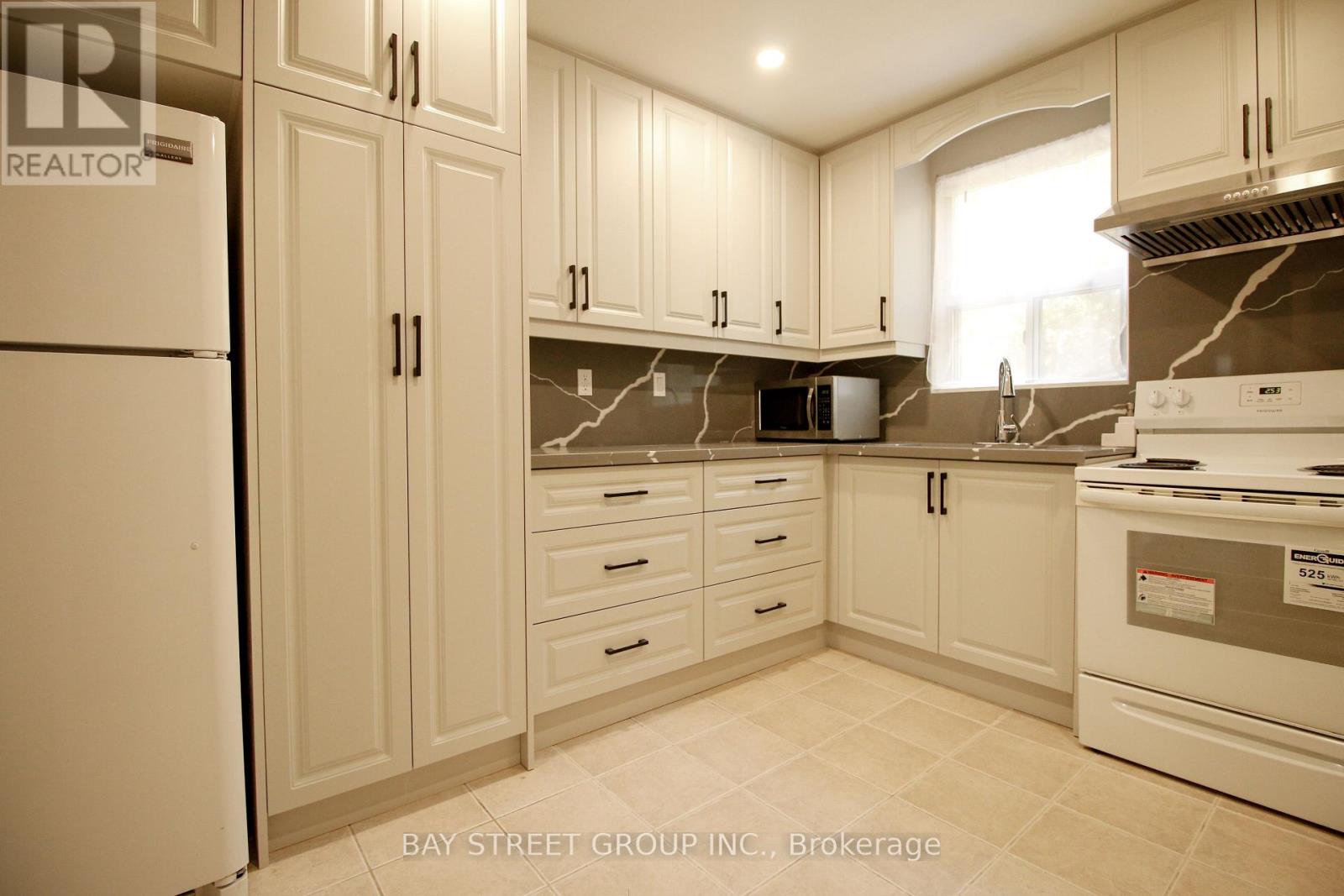 946 Eglinton Avenue E, Toronto, Ontario  M4G 2L3 - Photo 12 - C12420497