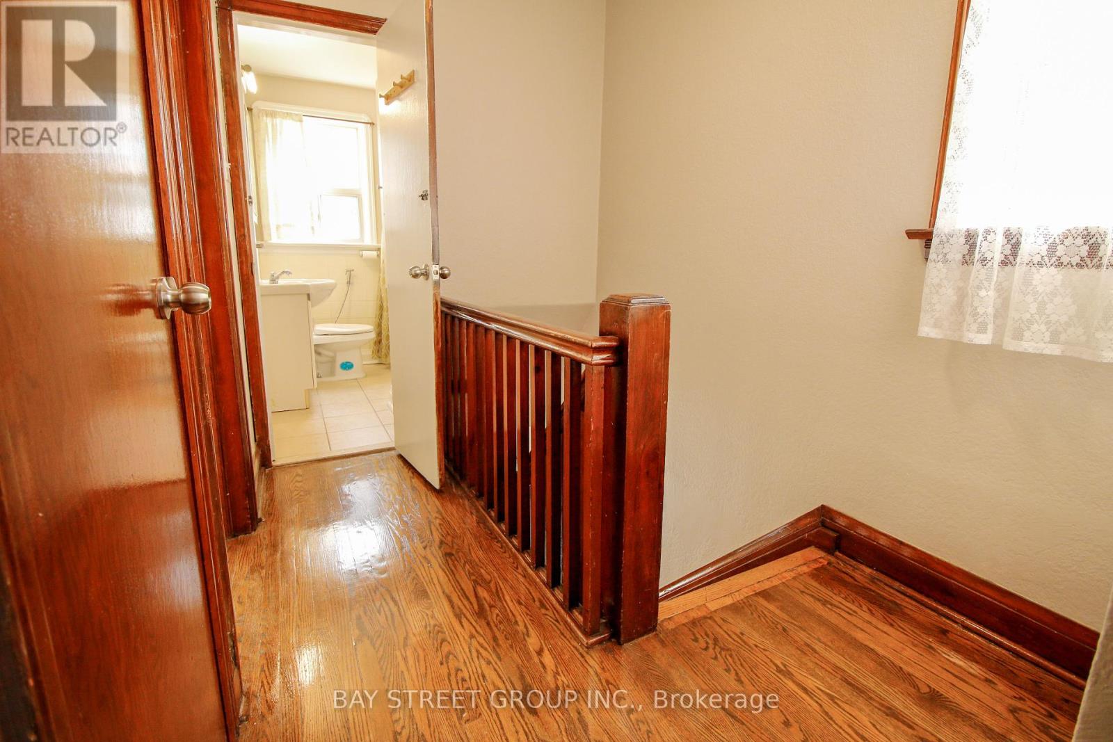 946 Eglinton Avenue E, Toronto, Ontario  M4G 2L3 - Photo 13 - C12420497