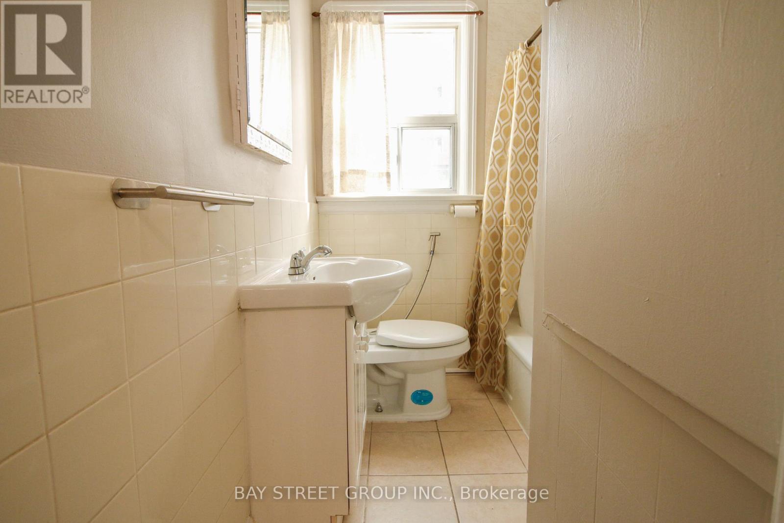 946 Eglinton Avenue E, Toronto, Ontario  M4G 2L3 - Photo 16 - C12420497