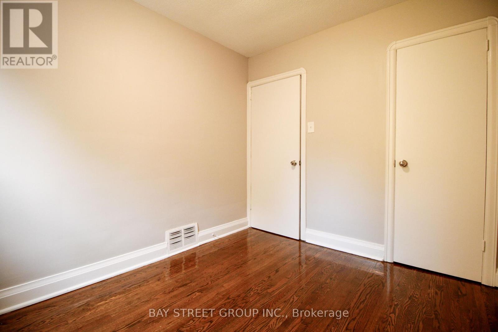 946 Eglinton Avenue E, Toronto, Ontario  M4G 2L3 - Photo 20 - C12420497
