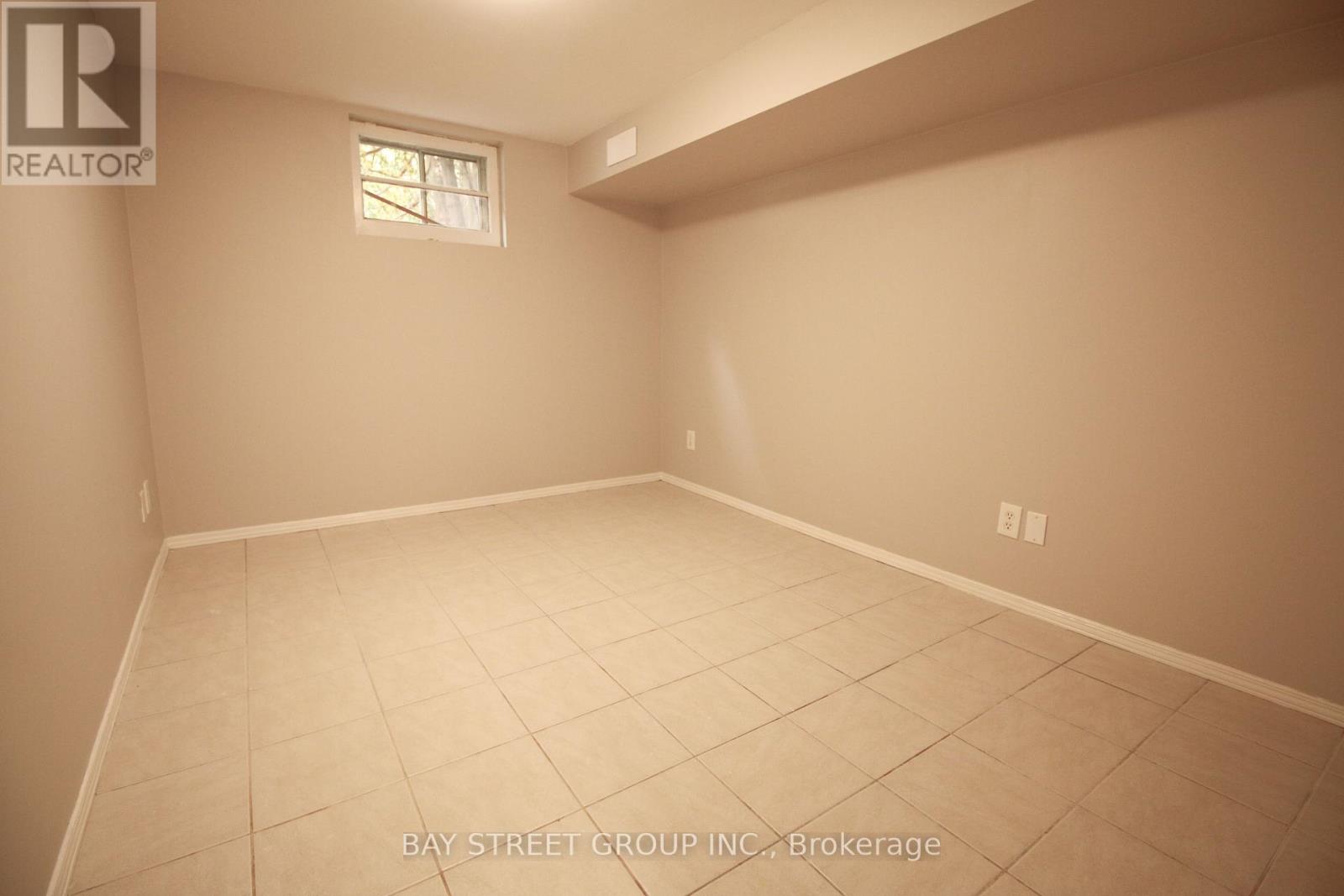 946 Eglinton Avenue E, Toronto, Ontario  M4G 2L3 - Photo 32 - C12420497