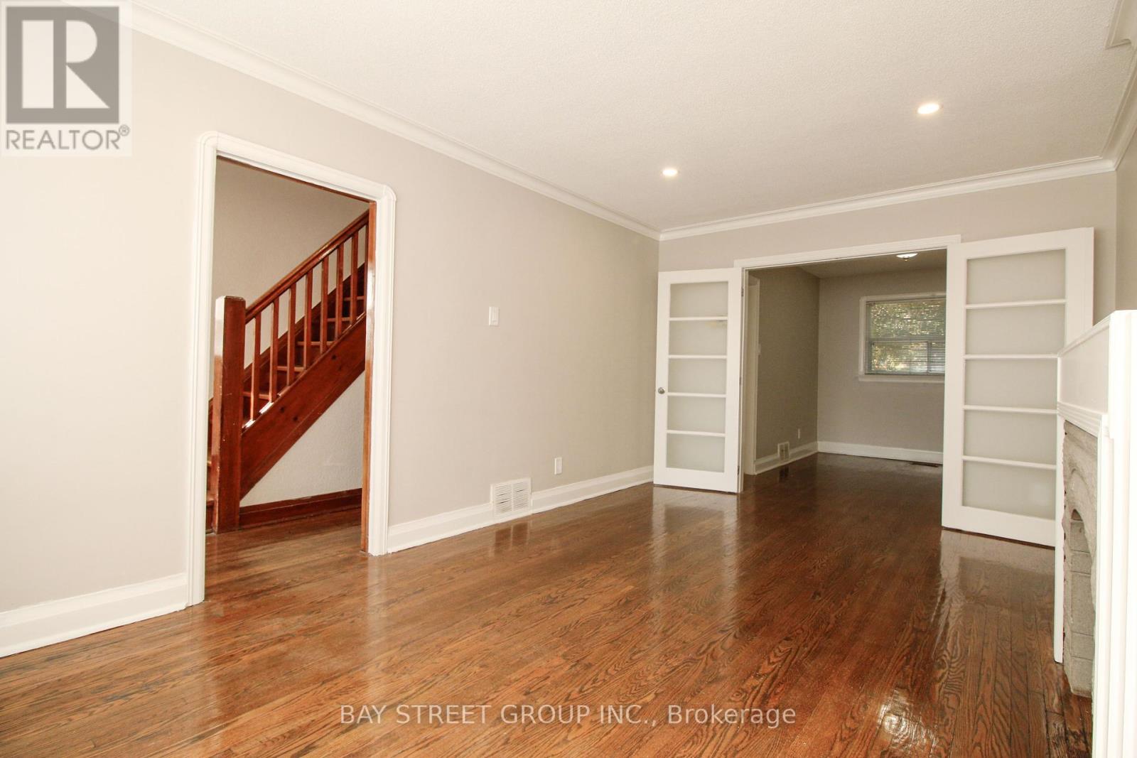 946 Eglinton Avenue E, Toronto, Ontario  M4G 2L3 - Photo 5 - C12420497