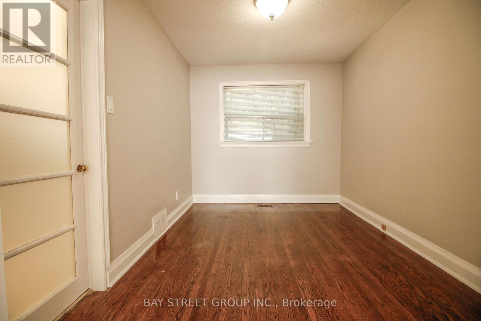 946 Eglinton Avenue E, Toronto, Ontario  M4G 2L3 - Photo 8 - C12420497