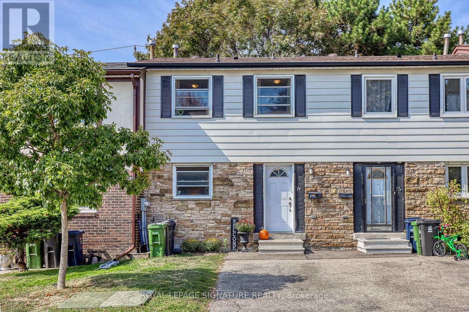 74 CRAB APPLEWAY, Toronto, Ontario