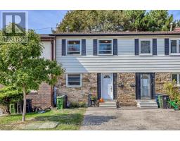 74 CRAB APPLEWAY, Toronto, Ontario