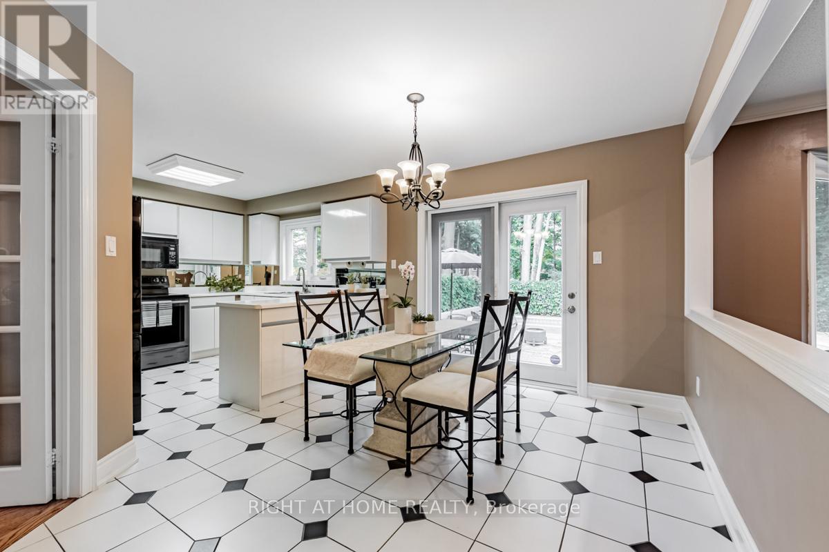 3655 Loyalist Drive, Mississauga, Ontario  L5L 4T6 - Photo 14 - W12420495