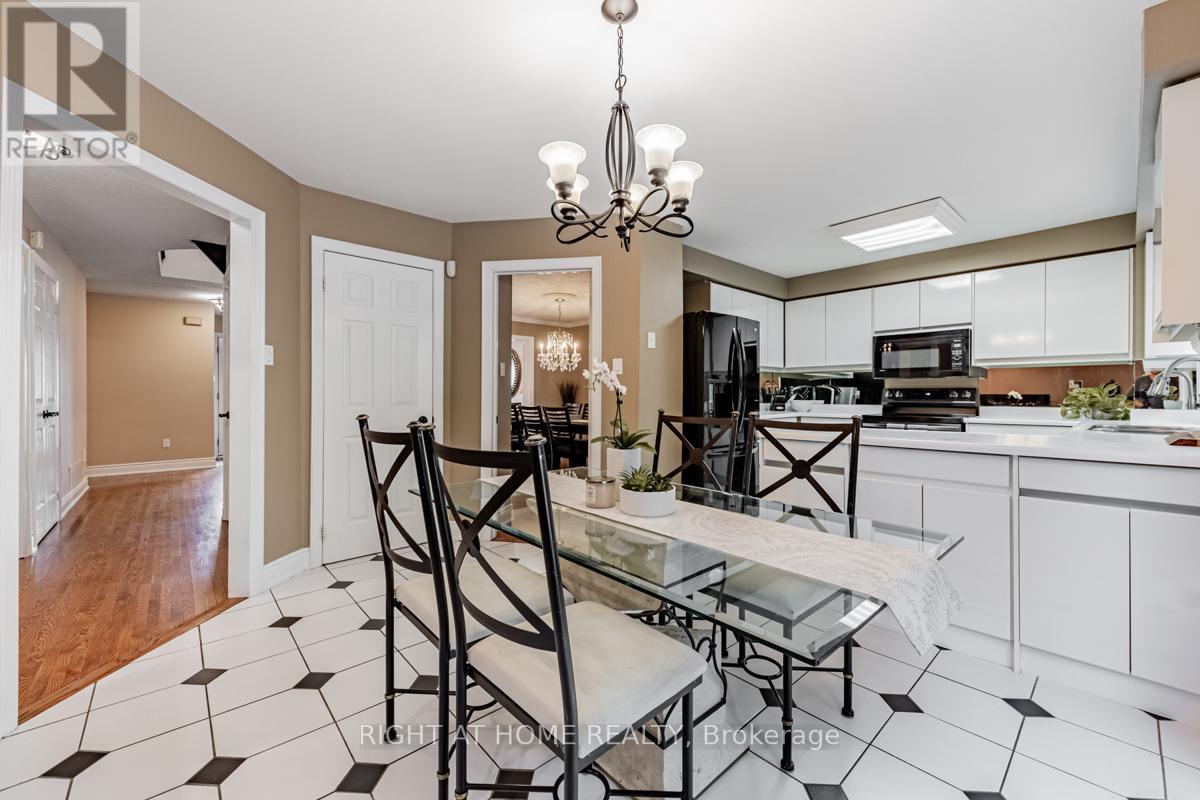 3655 Loyalist Drive, Mississauga, Ontario  L5L 4T6 - Photo 15 - W12420495