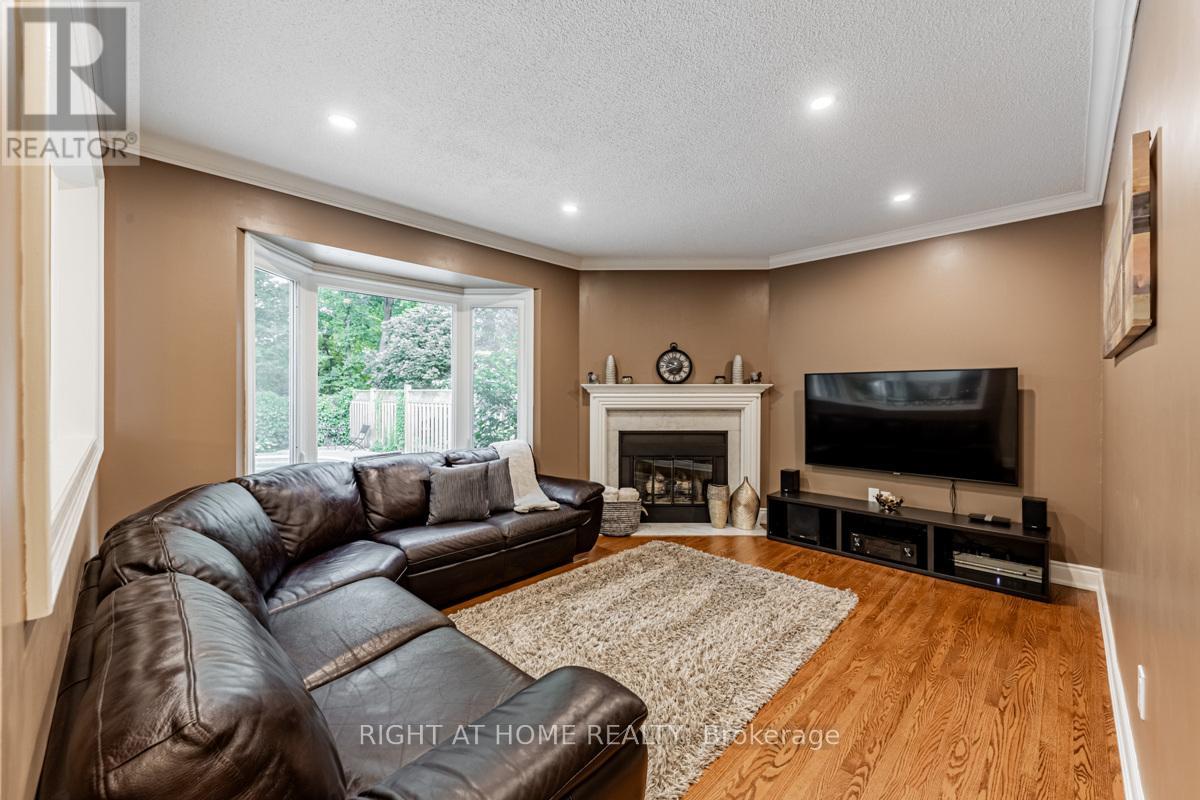 3655 Loyalist Drive, Mississauga, Ontario  L5L 4T6 - Photo 18 - W12420495