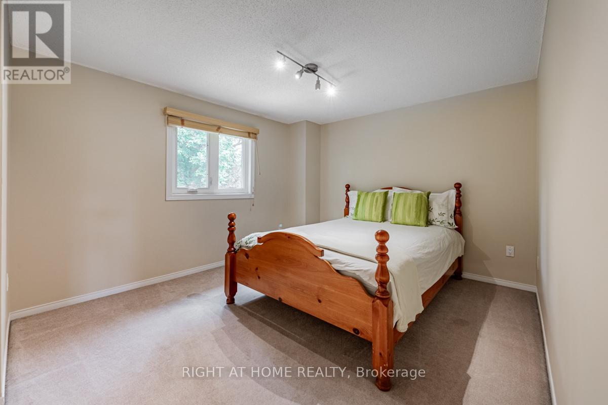 3655 Loyalist Drive, Mississauga, Ontario  L5L 4T6 - Photo 22 - W12420495