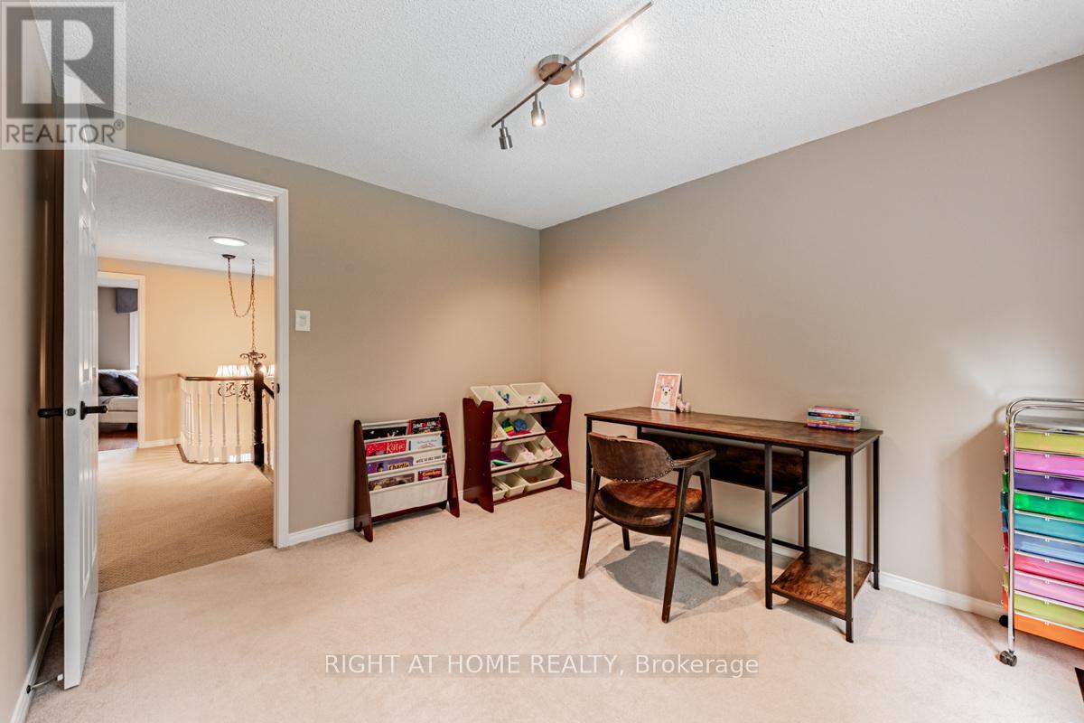 3655 Loyalist Drive, Mississauga, Ontario  L5L 4T6 - Photo 25 - W12420495