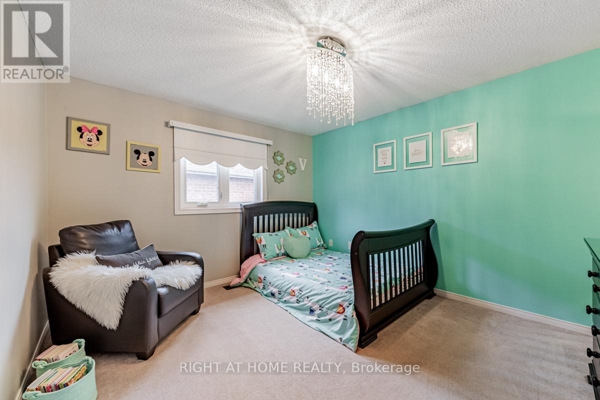 3655 Loyalist Drive, Mississauga, Ontario  L5L 4T6 - Photo 26 - W12420495