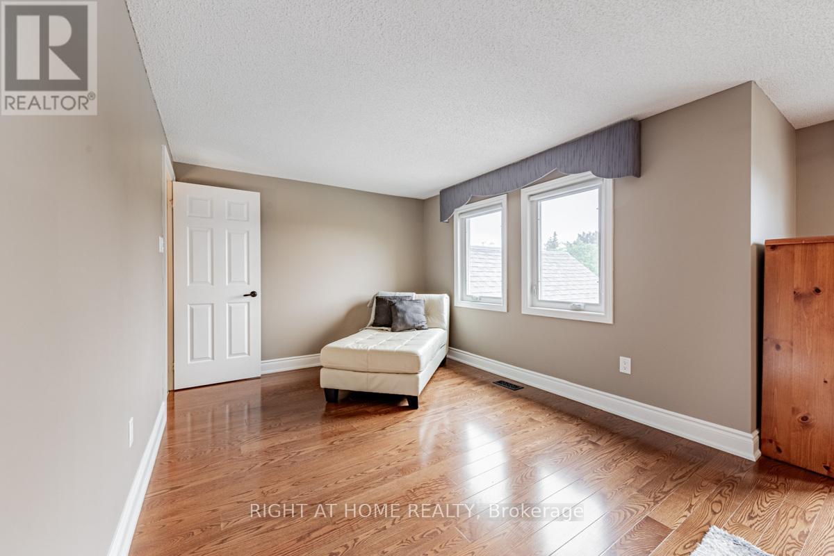 3655 Loyalist Drive, Mississauga, Ontario  L5L 4T6 - Photo 28 - W12420495