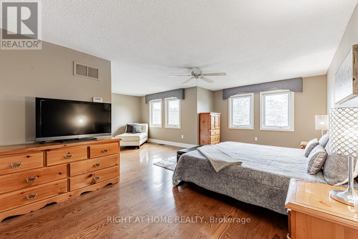 3655 Loyalist Drive, Mississauga, Ontario  L5L 4T6 - Photo 29 - W12420495