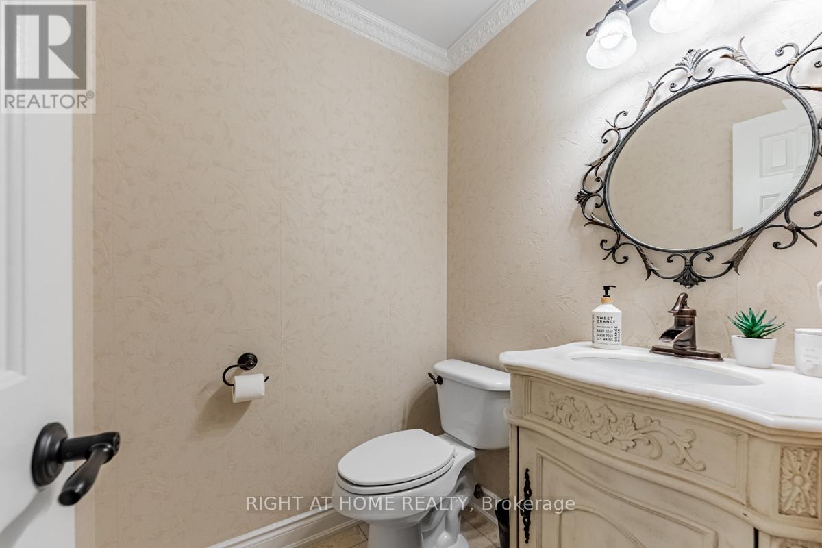 3655 Loyalist Drive, Mississauga, Ontario  L5L 4T6 - Photo 6 - W12420495