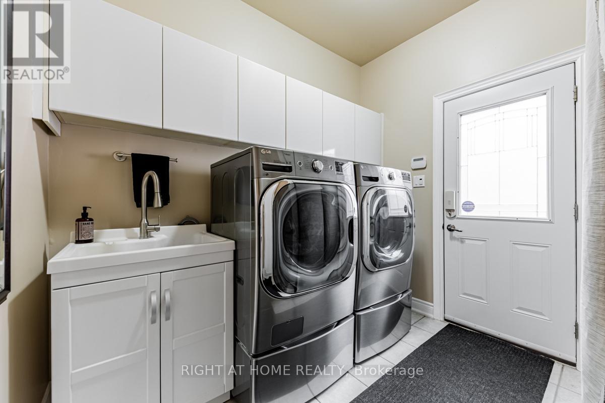 3655 Loyalist Drive, Mississauga, Ontario  L5L 4T6 - Photo 7 - W12420495
