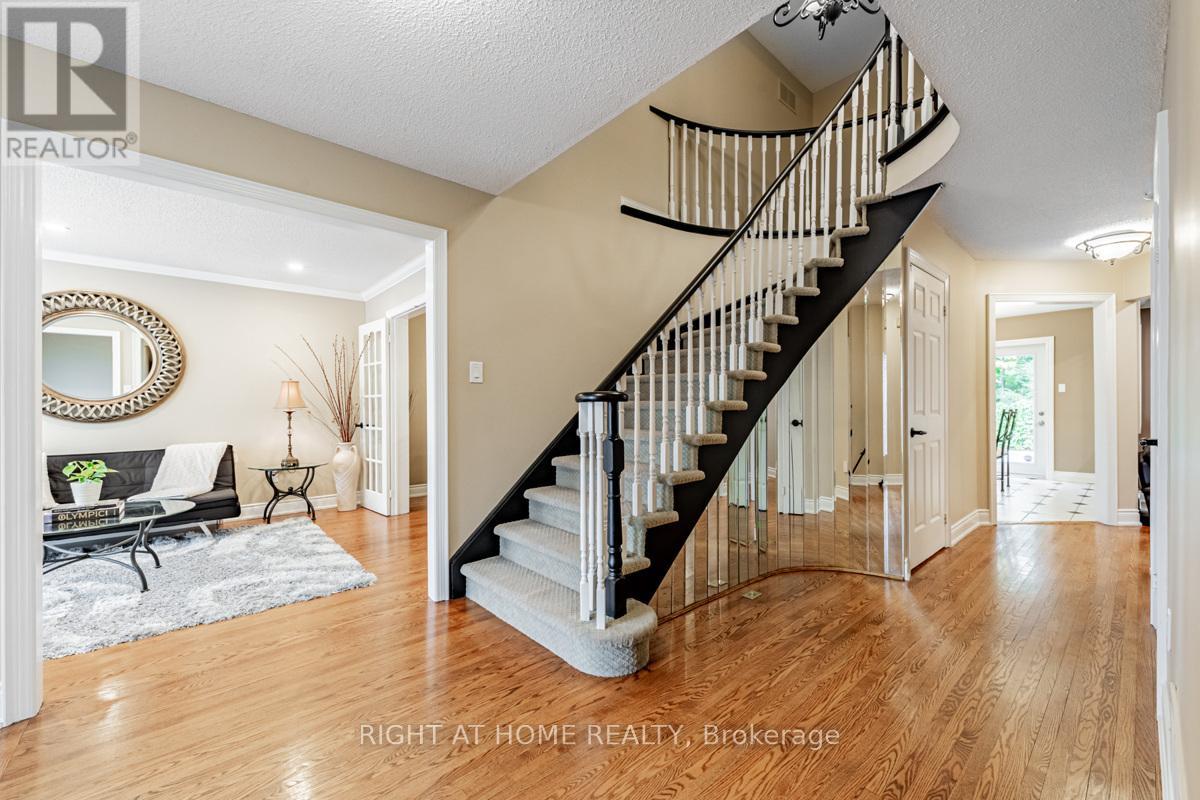 3655 Loyalist Drive, Mississauga, Ontario  L5L 4T6 - Photo 9 - W12420495
