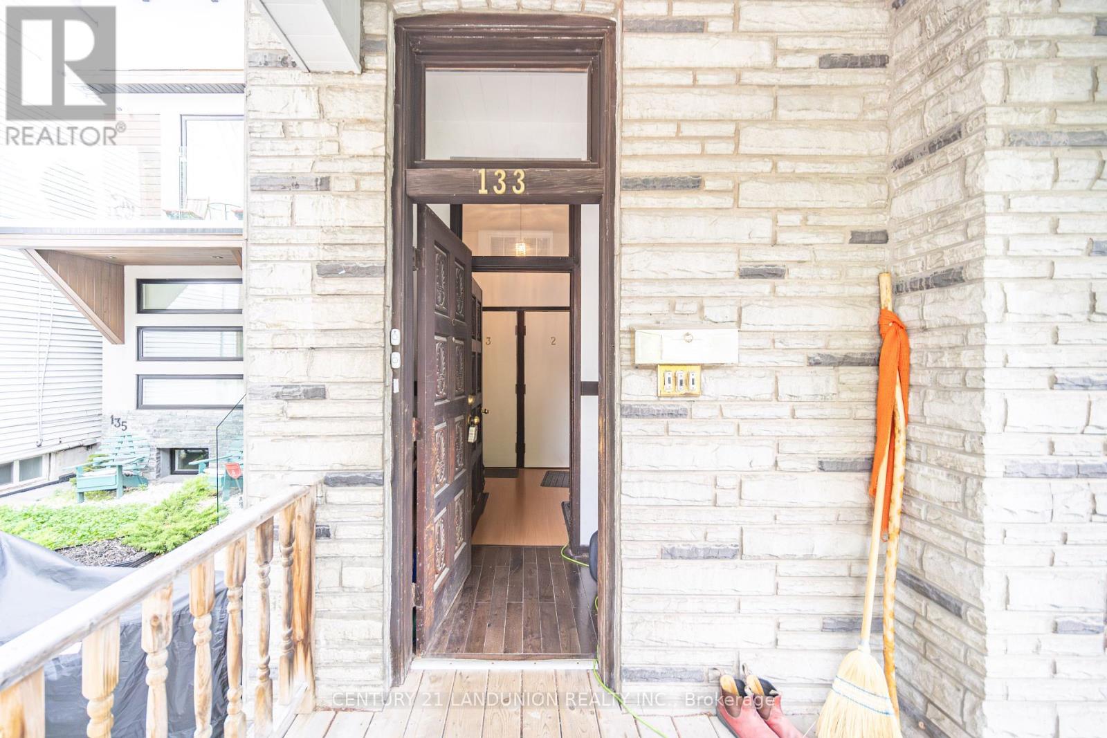 133 Galt Avenue, Toronto, Ontario  M4M 2Z4 - Photo 4 - E12420536