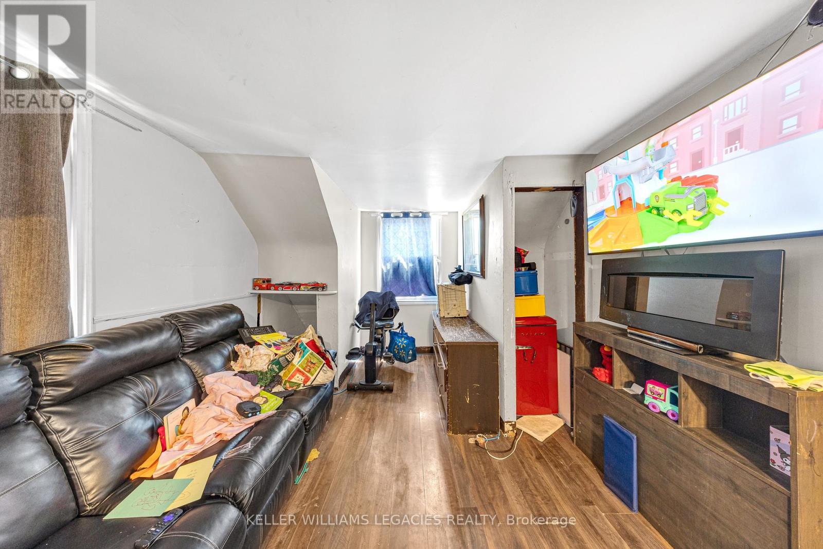 710 Cameron Street, Peterborough Central (North), Ontario  K9J 3Z8 - Photo 8 - X12420489