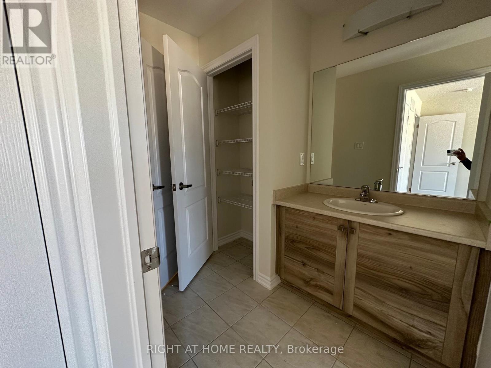 Upper - 17 Cahill Drive, Brantford, Ontario  N3T 0V7 - Photo 16 - X12420506