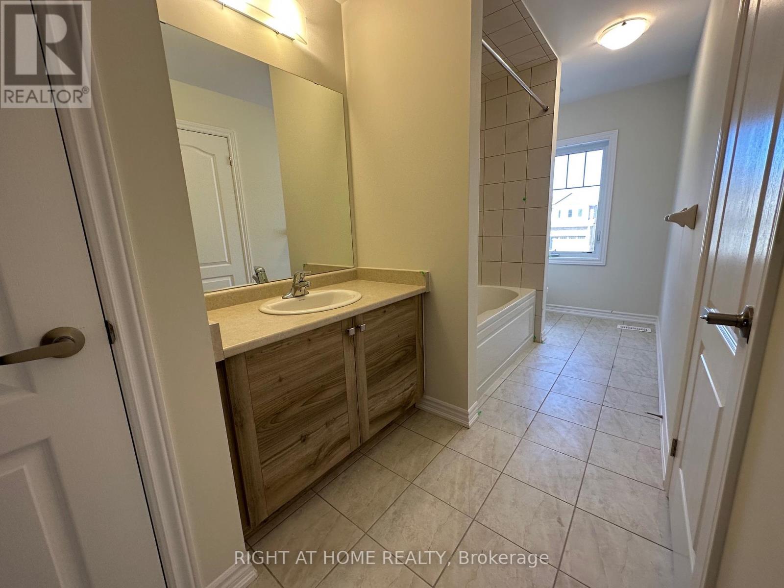 Upper - 17 Cahill Drive, Brantford, Ontario  N3T 0V7 - Photo 17 - X12420506