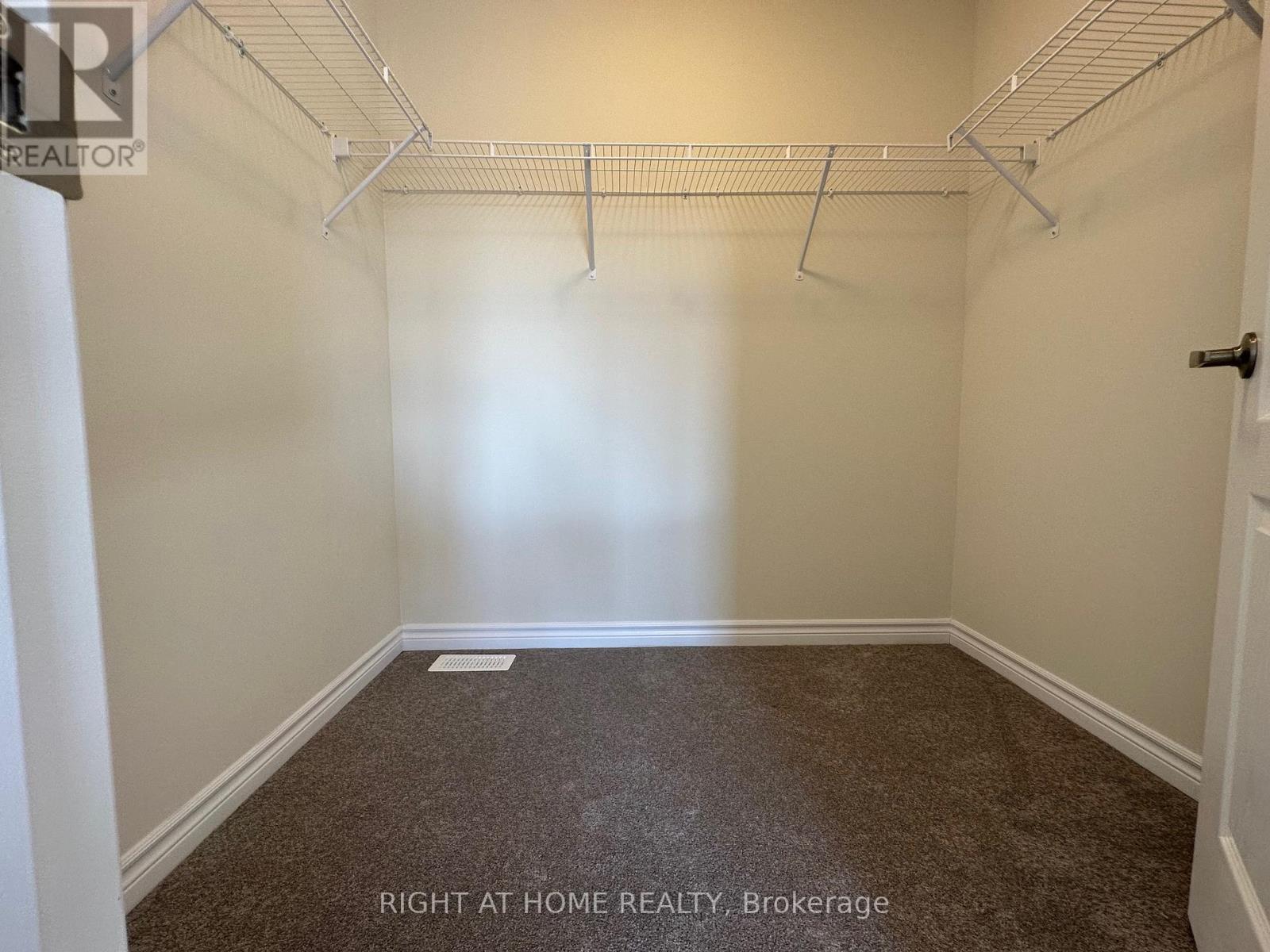 Upper - 17 Cahill Drive, Brantford, Ontario  N3T 0V7 - Photo 21 - X12420506
