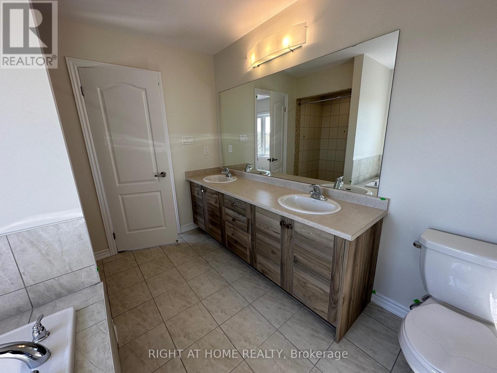 Upper - 17 Cahill Drive, Brantford, Ontario  N3T 0V7 - Photo 24 - X12420506