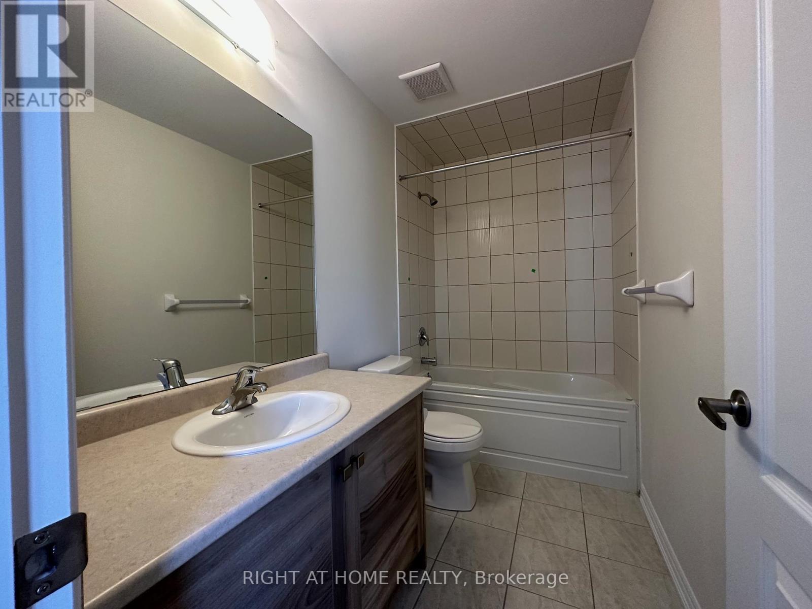 Upper - 17 Cahill Drive, Brantford, Ontario  N3T 0V7 - Photo 27 - X12420506