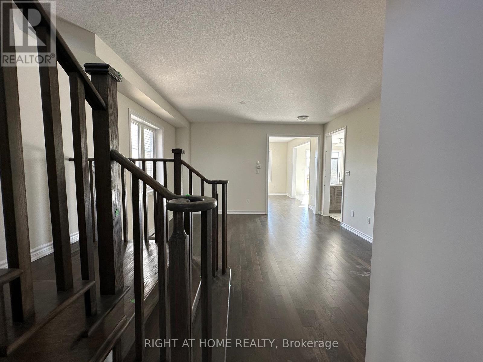 Upper - 17 Cahill Drive, Brantford, Ontario  N3T 0V7 - Photo 4 - X12420506