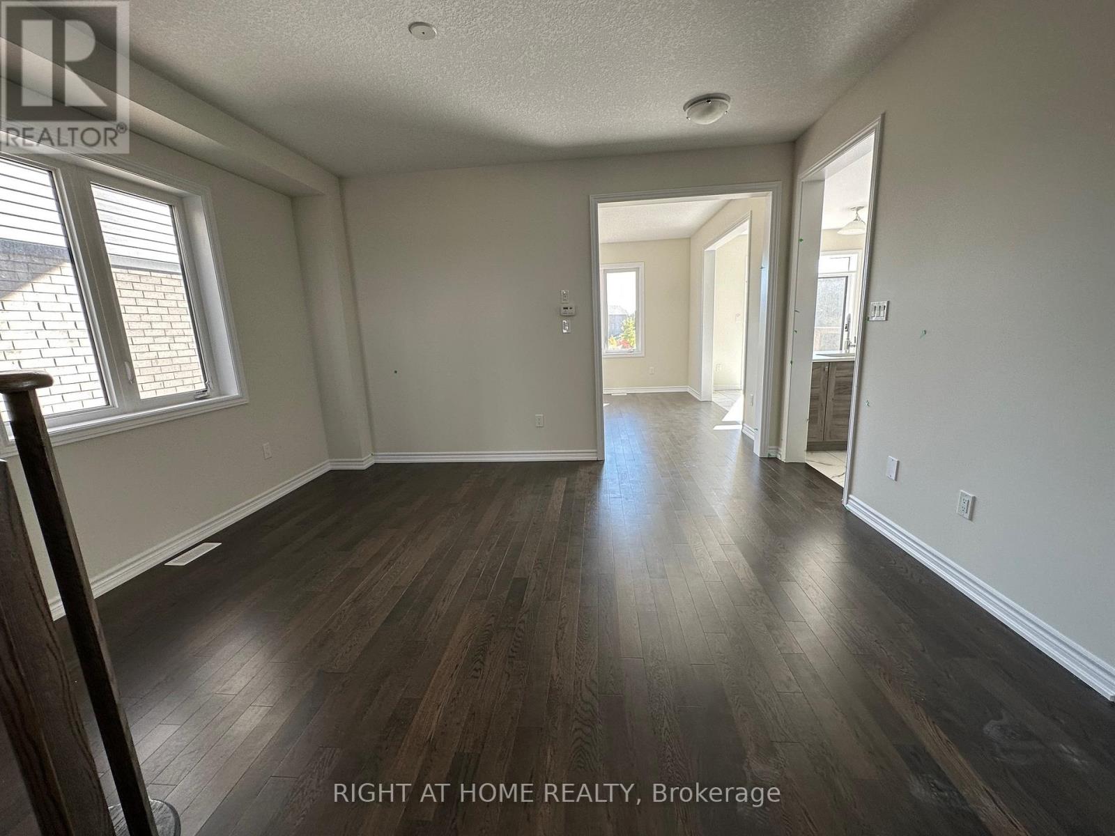 Upper - 17 Cahill Drive, Brantford, Ontario  N3T 0V7 - Photo 5 - X12420506