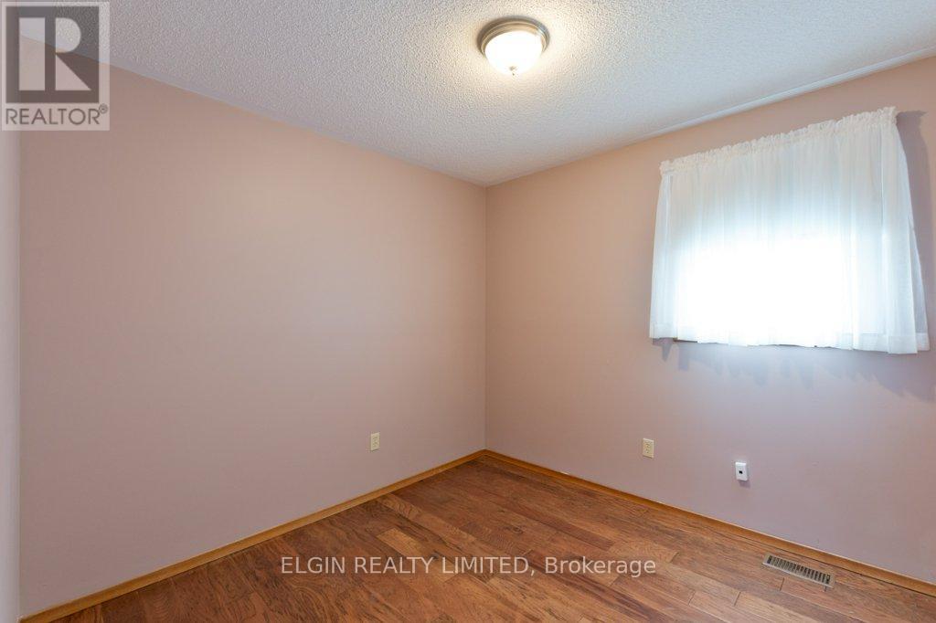 20 Farmington Drive, St. Thomas, Ontario  N5R 5X4 - Photo 13 - X12420567