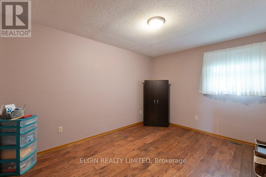 20 Farmington Drive, St. Thomas, Ontario  N5R 5X4 - Photo 14 - X12420567