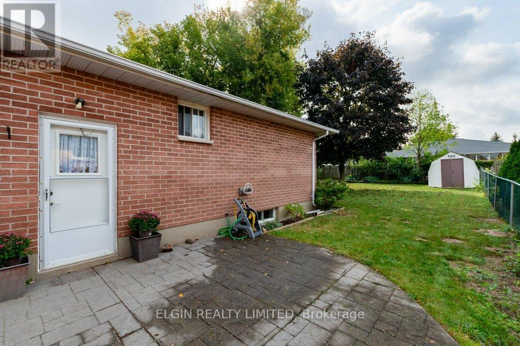 20 Farmington Drive, St. Thomas, Ontario  N5R 5X4 - Photo 23 - X12420567