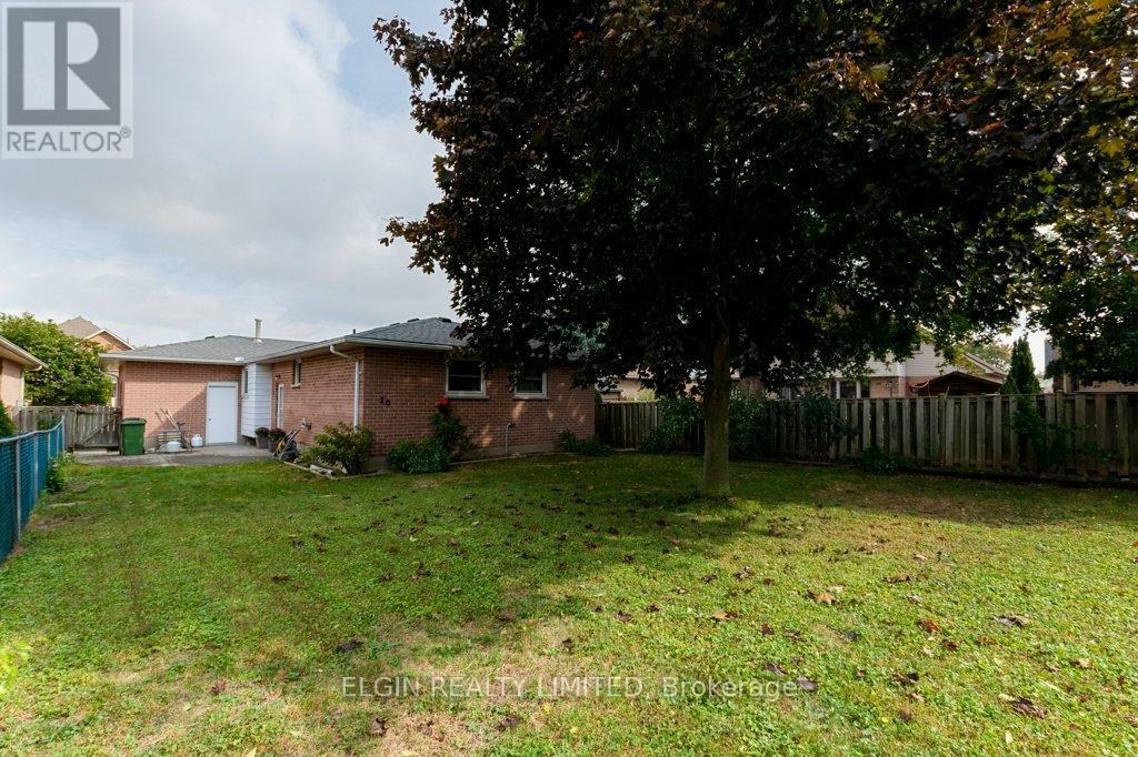 20 Farmington Drive, St. Thomas, Ontario  N5R 5X4 - Photo 24 - X12420567