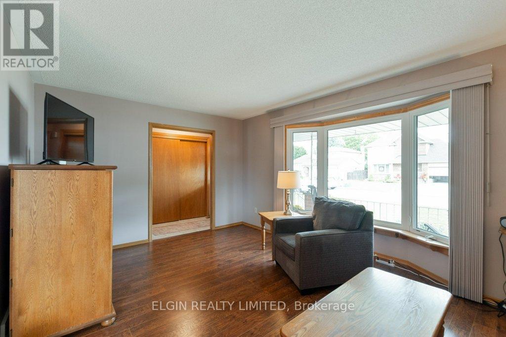 20 Farmington Drive, St. Thomas, Ontario  N5R 5X4 - Photo 5 - X12420567